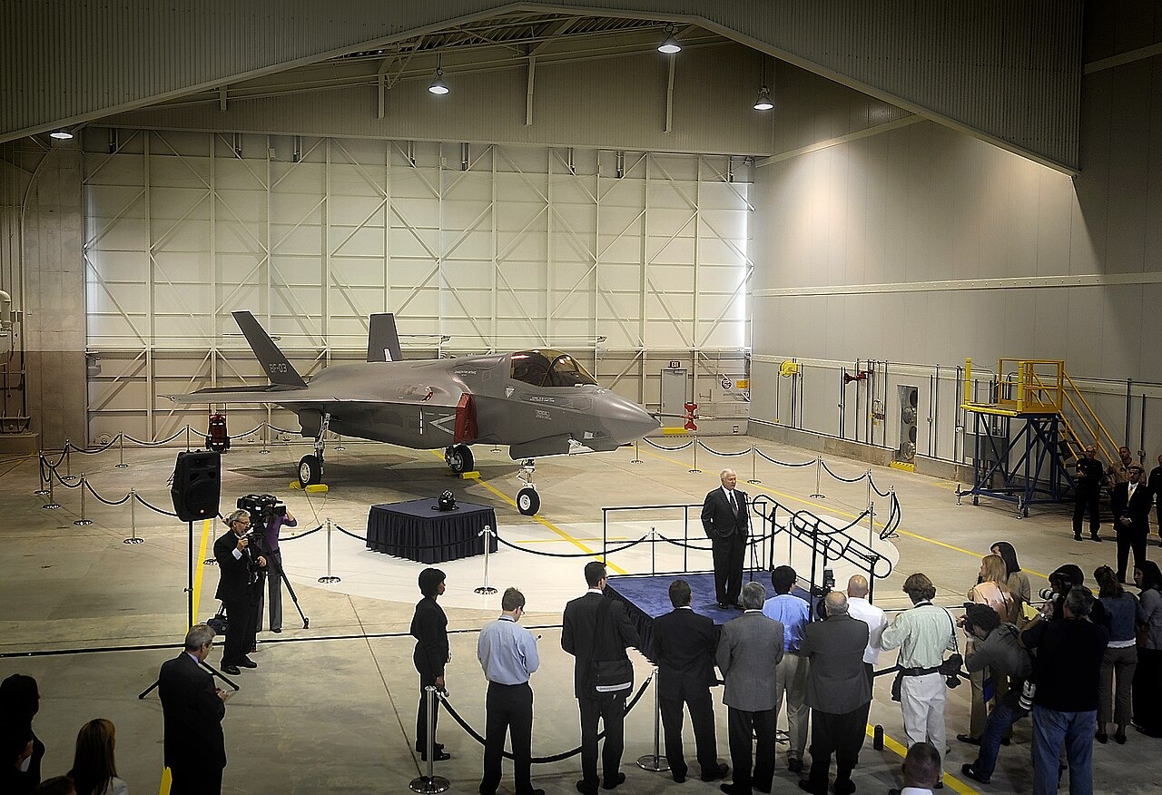 File photo: File photograph: U.S. Secretary of Defense Robert M. Gates speaks with members of the press following a tour of the Lockheed Martin F-35 Lightning II production facility in Fort Worth, Texas, Aug. 31, 2009. Illustrative context; not a photograph of the reported event.